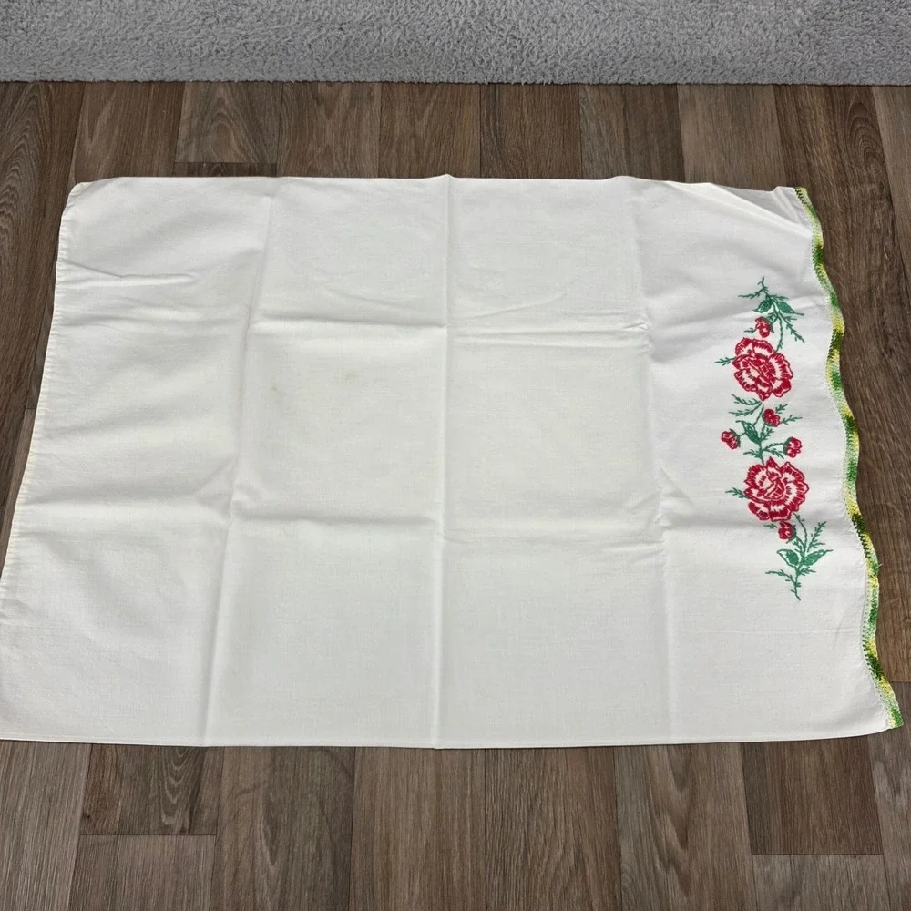 Vintage Hand Embroidered‎ Floral Rose Pillowcase Set Crochet Lace Trim White 2pc